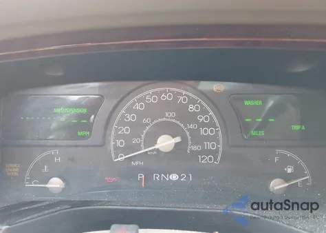 2005 Lincoln Town Car from USA, damaged, VIN 1LNHM82W25Y667065